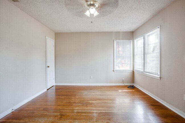 Building Photo - 2516 33rd St