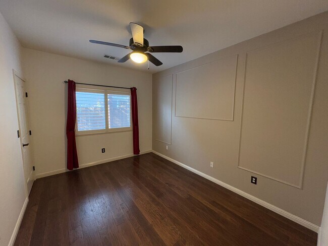 Building Photo - NW Visalia home available coming soon!