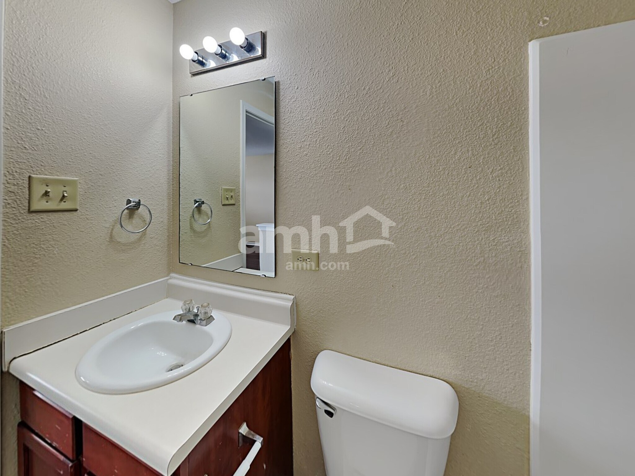 Building Photo - 6768 W Littleton Dr