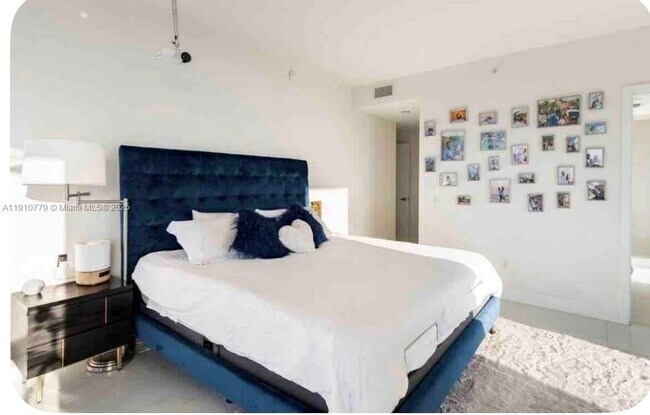 Building Photo - 501 NE 31st St