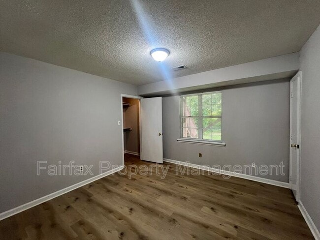 Building Photo - 227 Bridgefield Pl