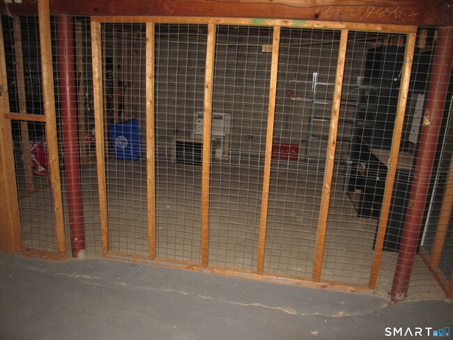 Building Photo - 494 Oak Ave