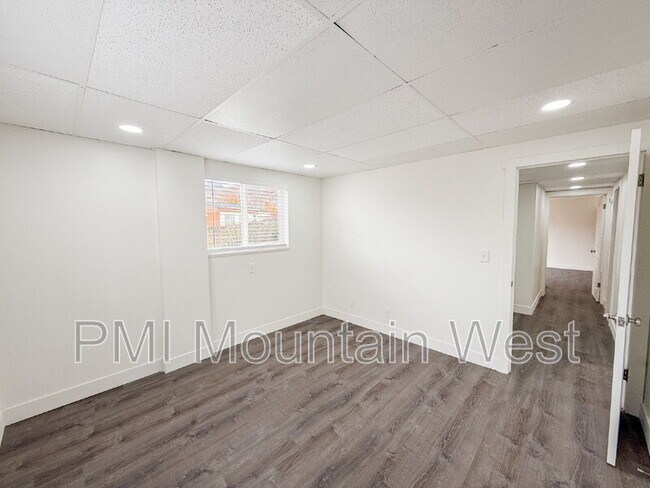 Building Photo - 1011 Claremont Dr