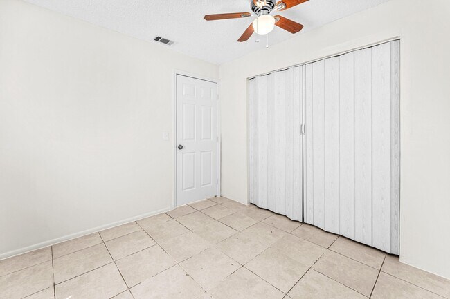 Building Photo - 4783 Gulfstream Rd