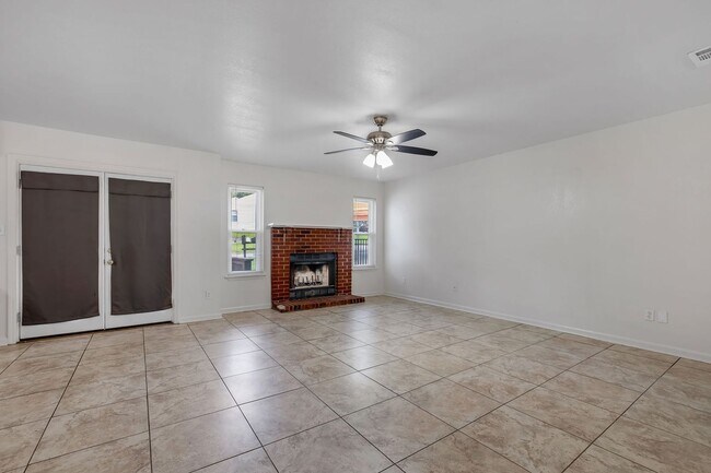 Building Photo - NW Tallahassee Duplex