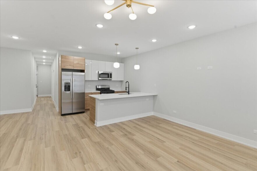 Building Photo - 6222 S King Dr