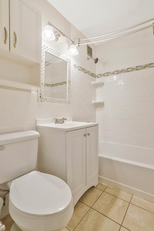 Full Bathroom - 1121 Arlington Blvd