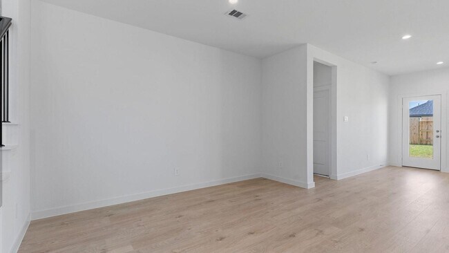 Building Photo - 5030 Balcolm Dr