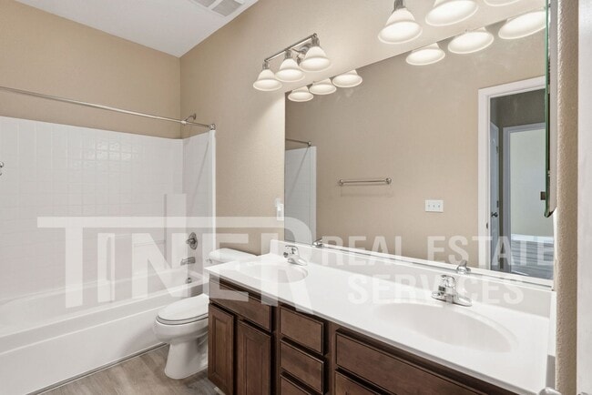 Building Photo - 5444 Noyack Way