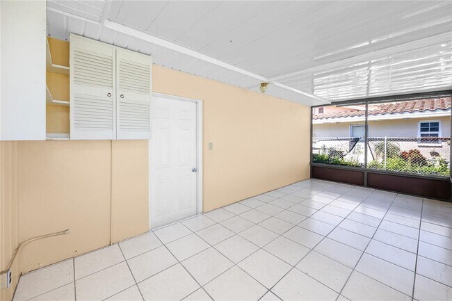 Building Photo - 3747 Shady Bluff Dr
