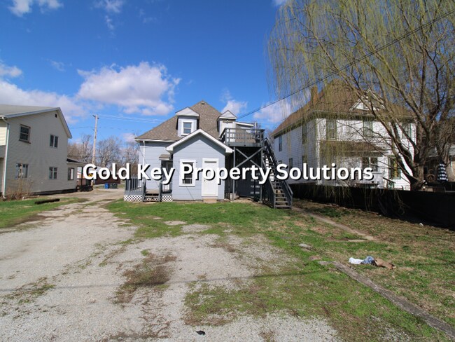 Building Photo - 907 W Main St