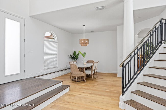 Building Photo - 385 Newport Dr