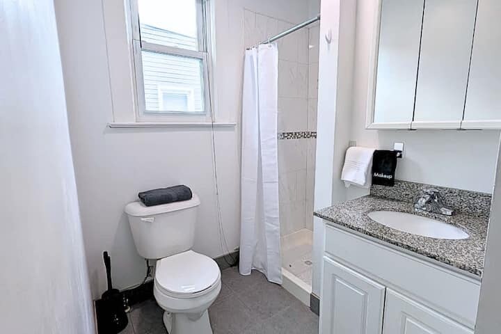 Building Photo - 108 Gotthart St