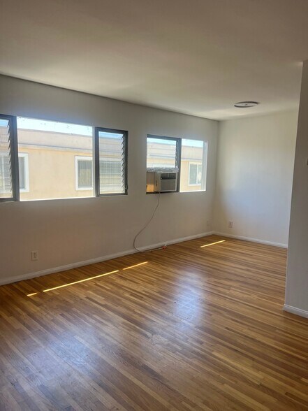 Building Photo - 3426 Mentone Ave