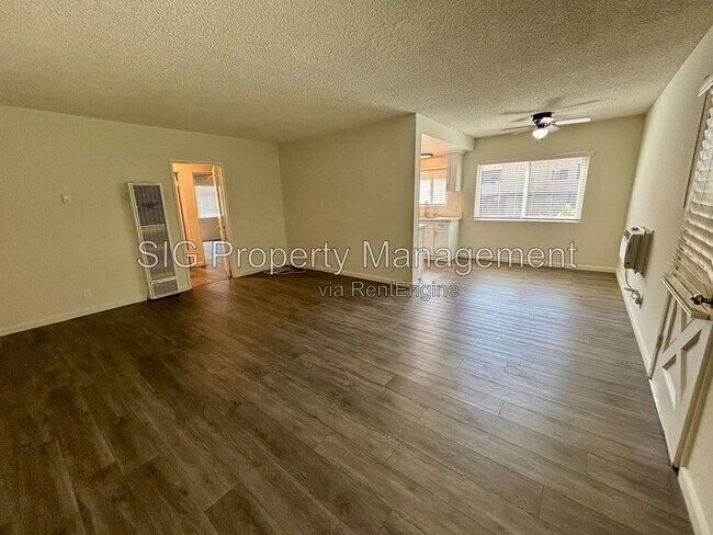 Building Photo - 1126 E Doran St