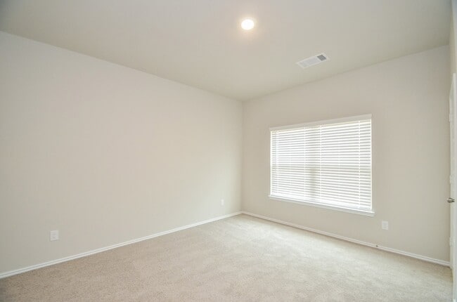 Building Photo - 25513 Blossom Ct