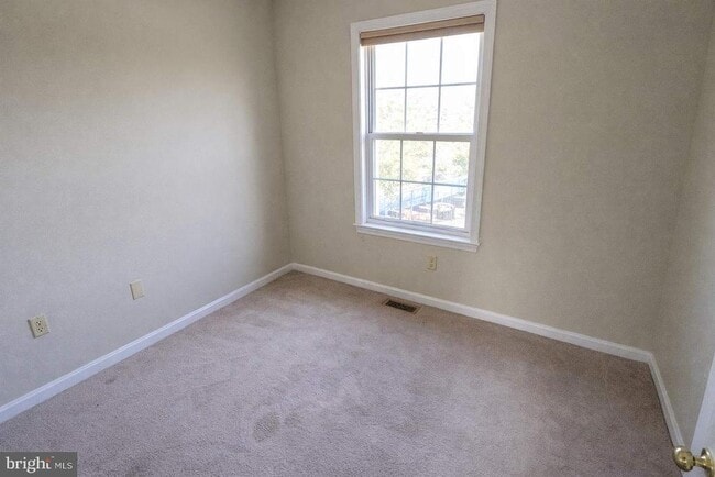 Building Photo - 4 Elm Tree Ct