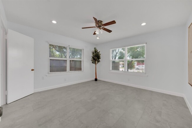 Building Photo - 2610 W Holcombe Blvd