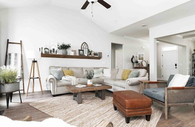 Building Photo - 460 Star Ridge Rd