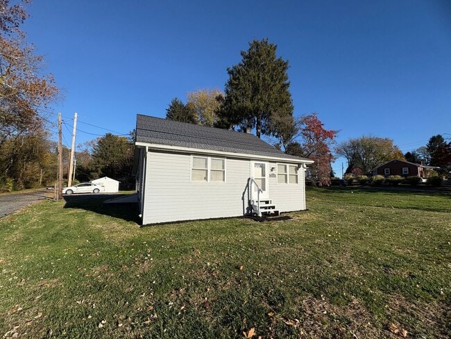 Building Photo - 2 Bedroom 1 Bathroom in Middletown!