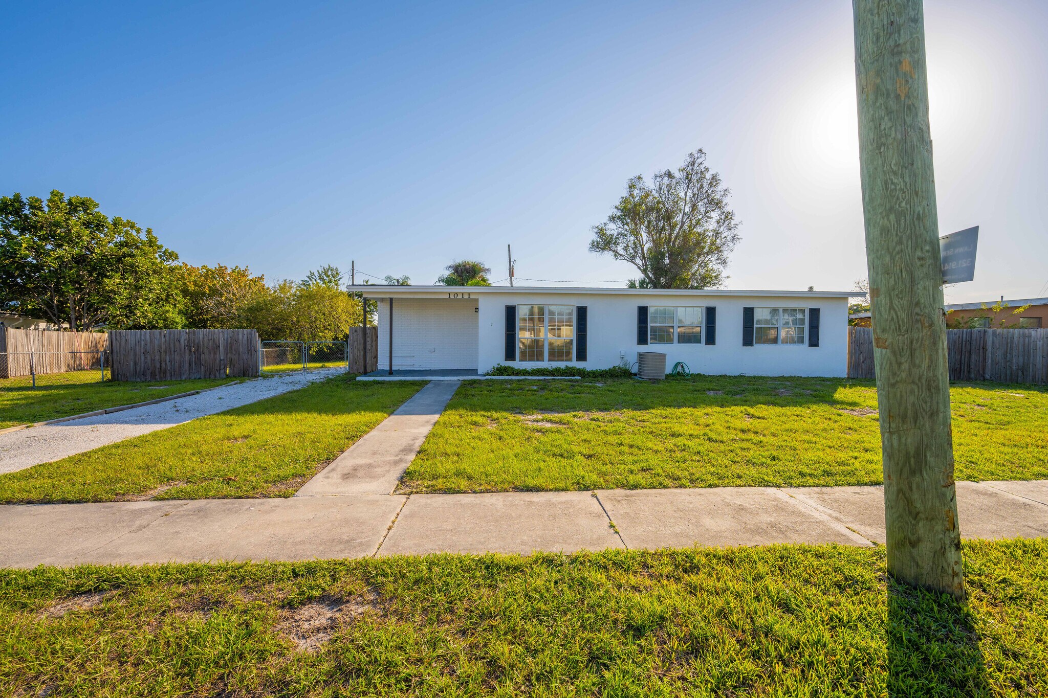 Building Photo - 1011 Bianca Dr NE