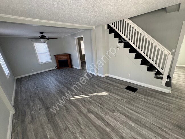 Building Photo - 2520 Lynn Ave