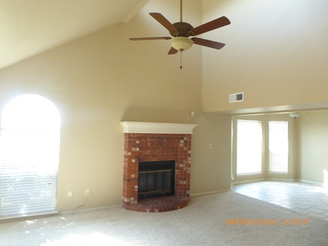 Building Photo - 4302 SW Parkridge Blvd