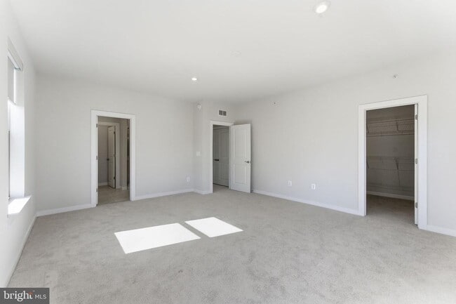 Building Photo - 2490 Connector Aly