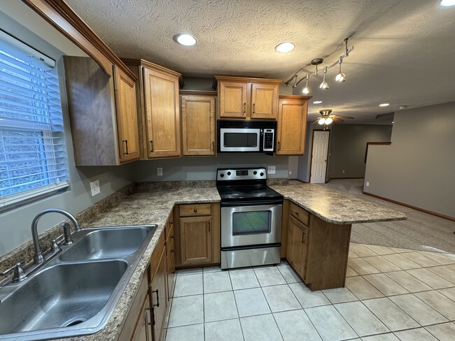 Building Photo - 5357 Midway Dr