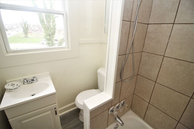 Building Photo - Nice EOG Coldstream Homestead Montebello 3bd/1ba w/ W/D! Available 6/15