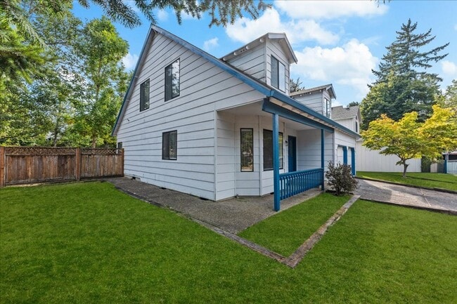 Building Photo - Beautifully Renovated 4-Bedroom, 2-Bath Ho...