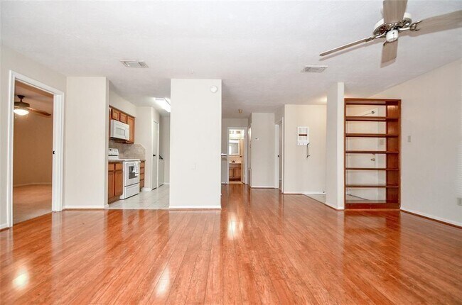 Building Photo - 12755 Mill Ridge Dr