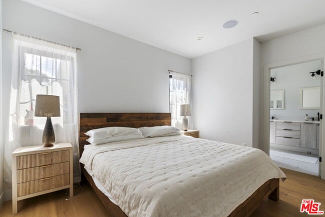 Building Photo - 738 Parkman Ave