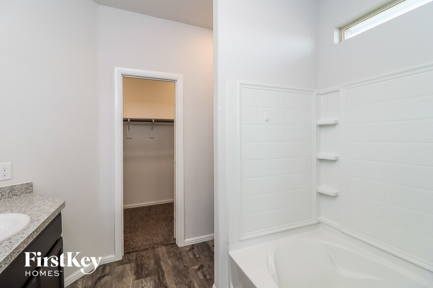 Building Photo - 4701 Feltleaf Ave