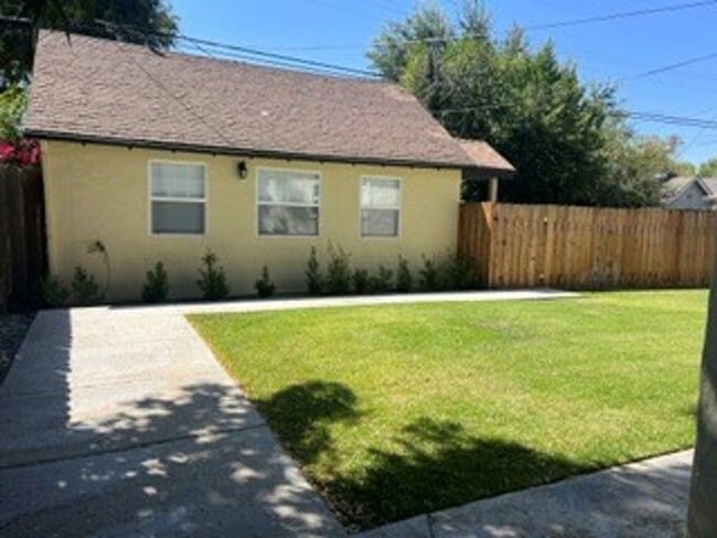 Building Photo - 2701 San Emidio St