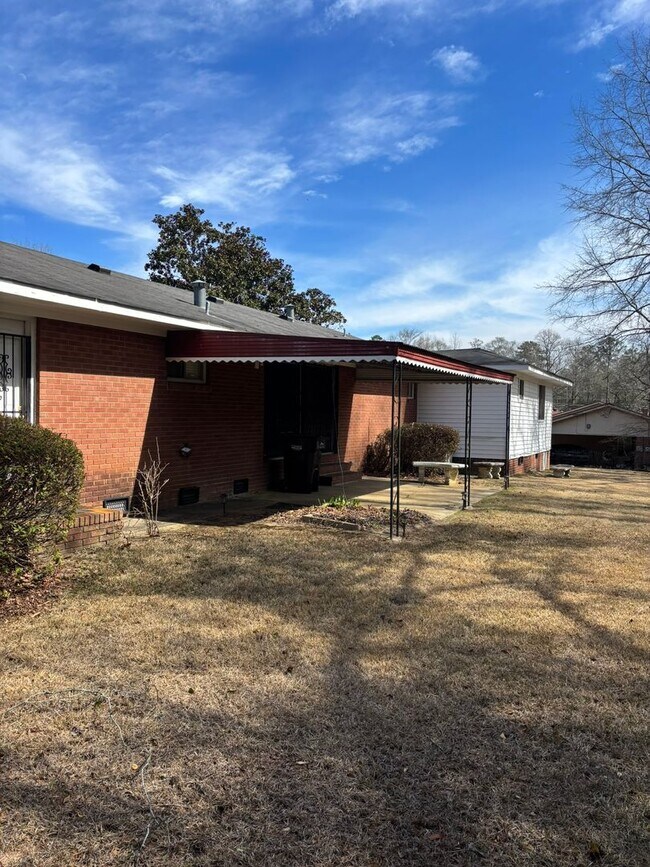 Building Photo - Where Comfort Meets Home