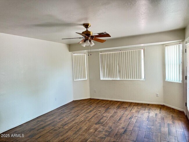 Building Photo - 2529 W Darrel Rd