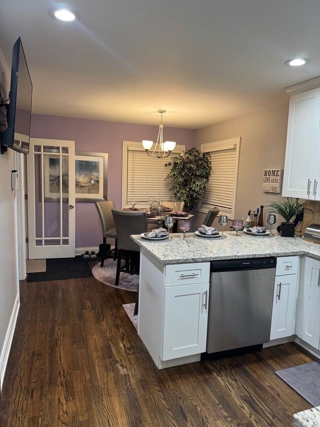 Building Photo - 1216 W 95th Pl