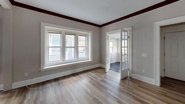 Building Photo - 116-118-118 Ridgeway Ave