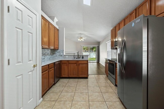 Building Photo - 1727 Canopy Oaks Dr