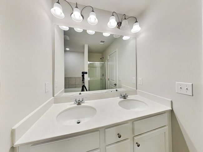 Building Photo - 2860 Saratoga Lake View