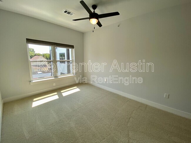 Building Photo - 3101 Govalle Ave