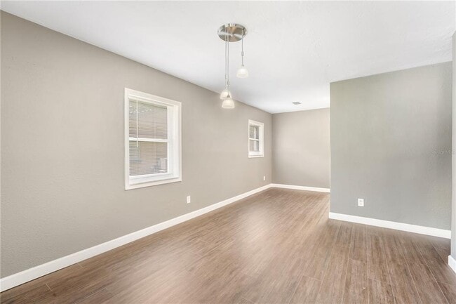 Building Photo - 4715 W Knights Ave