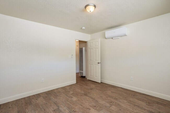 Building Photo - 521nha