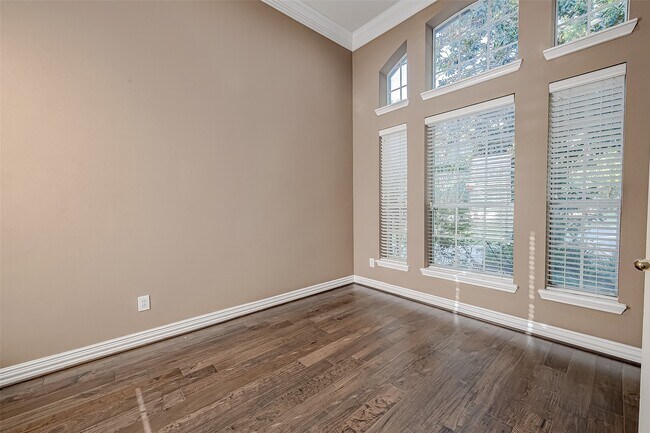 Building Photo - 3827 Garden Way