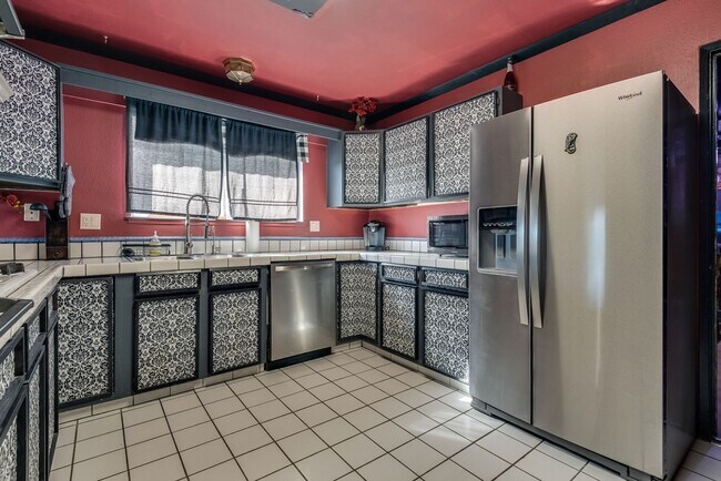 Building Photo - A truly one-of-a-kind pirate themed home that brings creativity and fun to life!