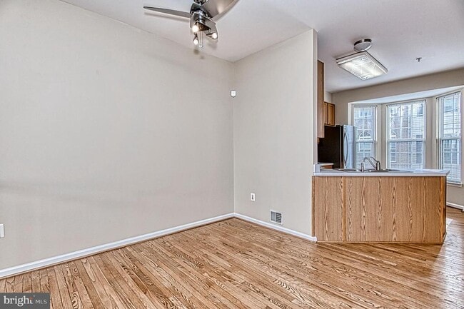 Building Photo - 5832 Cowling Ct