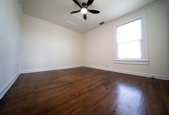 Building Photo - $250 Mo Off Special - Historic area - China Grove- 1 bed,1bath Unit