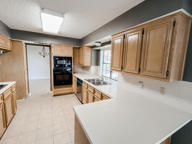 Building Photo - 418 Charleston Dr