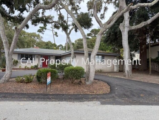 Building Photo - Beautiful 3-Bedroom Pebble Beach Home!